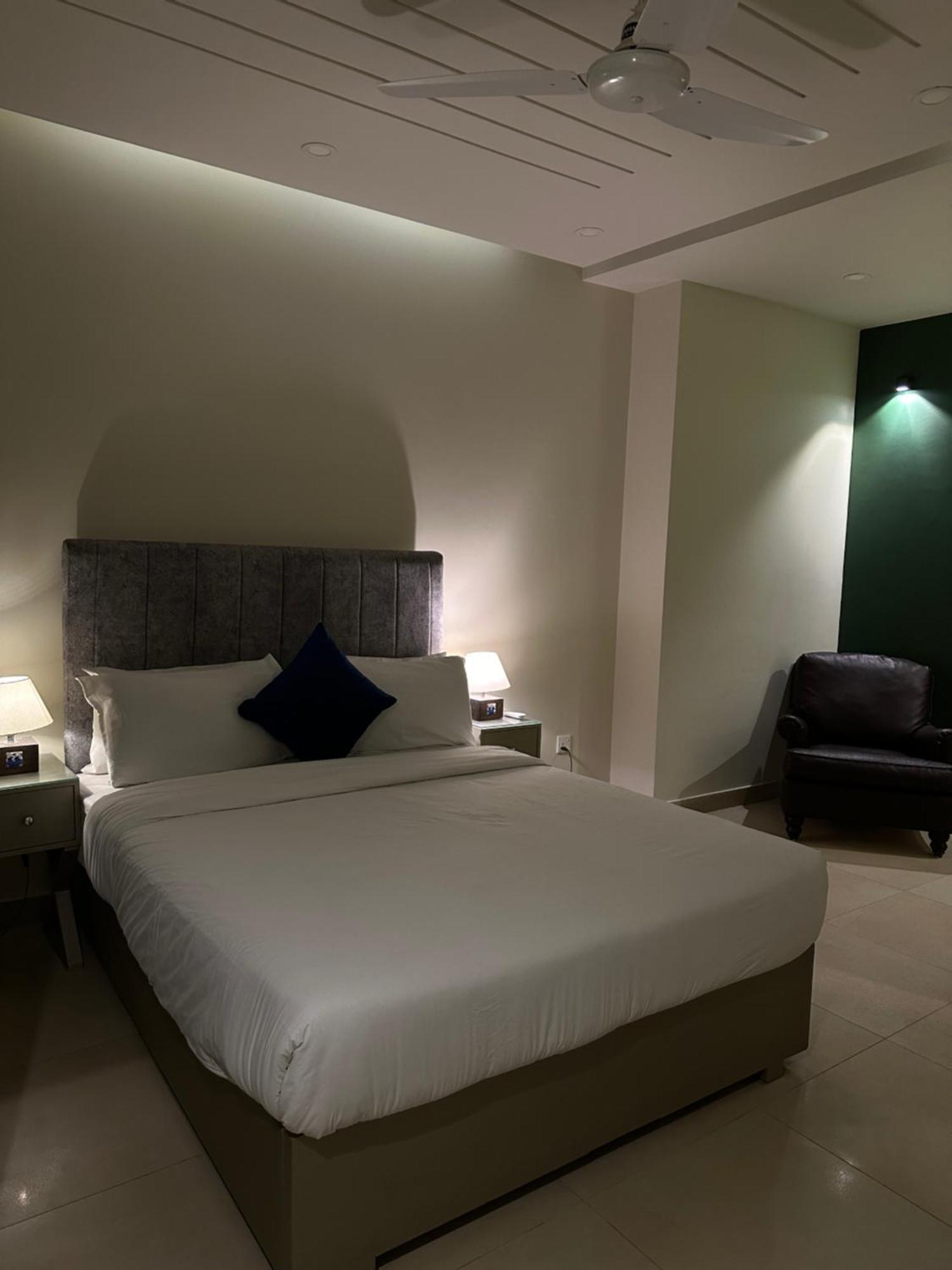 Serenity Corner 4 Bhk Islamabad Exterior photo